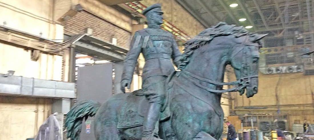 Перевозка статуи Жукова в Калугу
